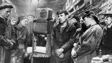 Radio-joseph-stalin-factory-worker