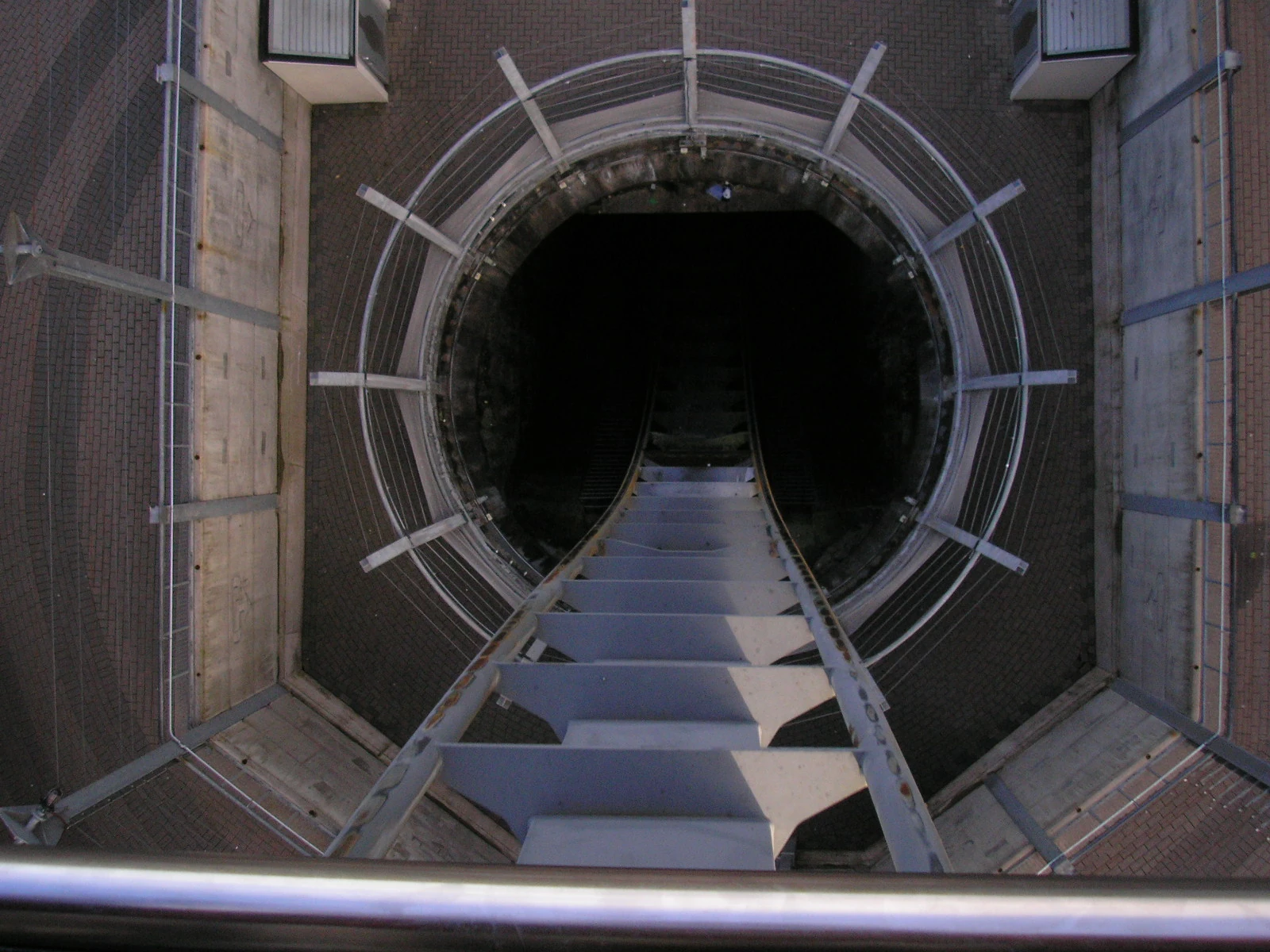 Image Oblivionhole.jpg Alton Towers Wiki FANDOM powered by Wikia