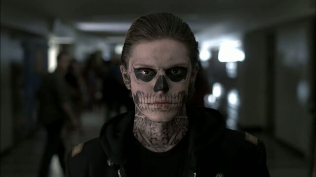 Arquivo:1x01-Pilot-tate-langdon-33225320-1280-720.jpg