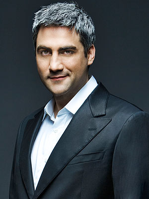 The 47-year old son of father (?) and mother(?) Taylor Hicks in 2024 photo. Taylor Hicks earned a  million dollar salary - leaving the net worth at  million in 2024