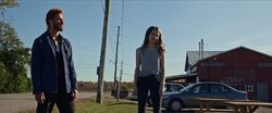 Лора и Суини на ранчо 1x07