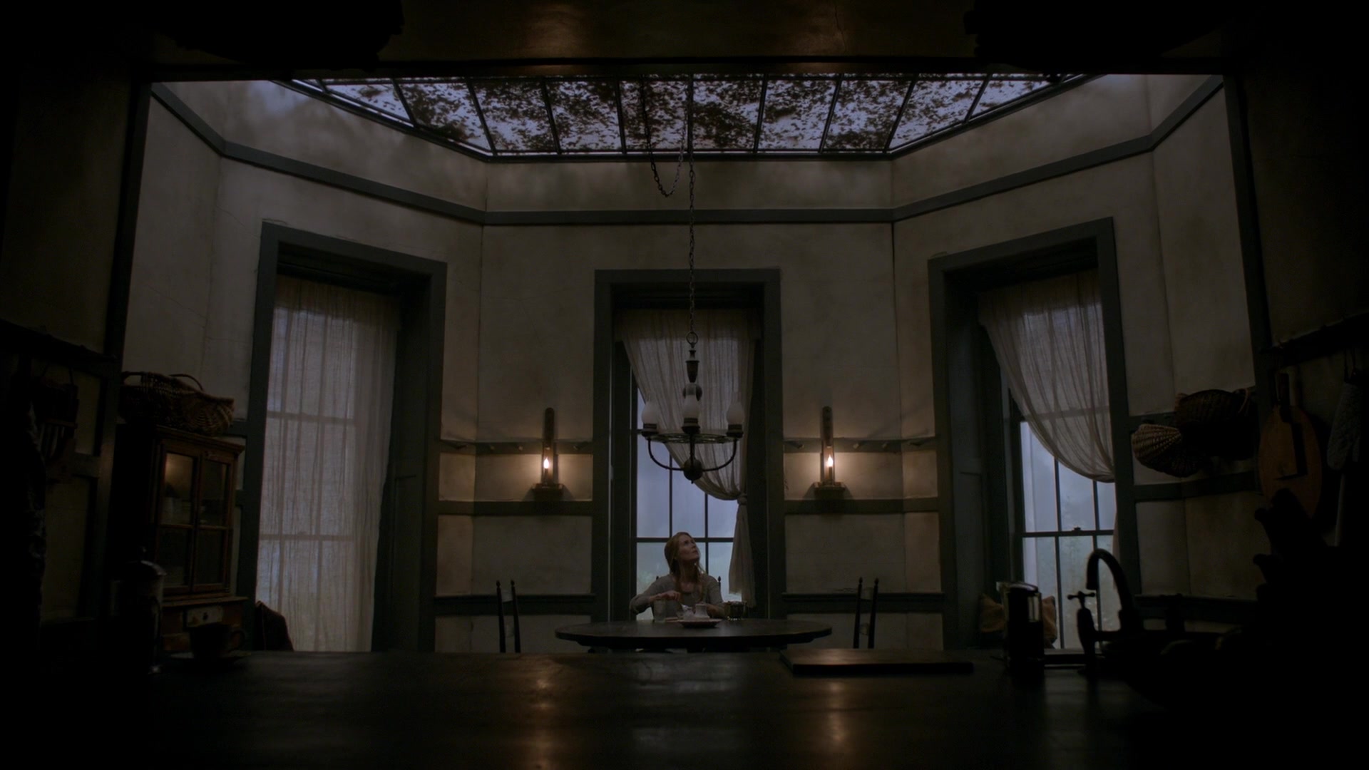 Image Roanoke House Dining Room Shelby Eating Breakfast jpg American Horror Story Wiki image-roanoke-house-dining-room-shelby-eating-breakfast-jpg-american-horror-story-wiki
