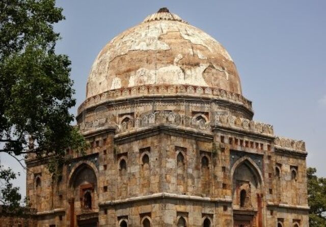 File:10893923-large-ancient-dome-bara-gumbad-tomb-lodi-gardens-new-delhi-india-tomb-of-significant-figure-in-lodi-.jpg