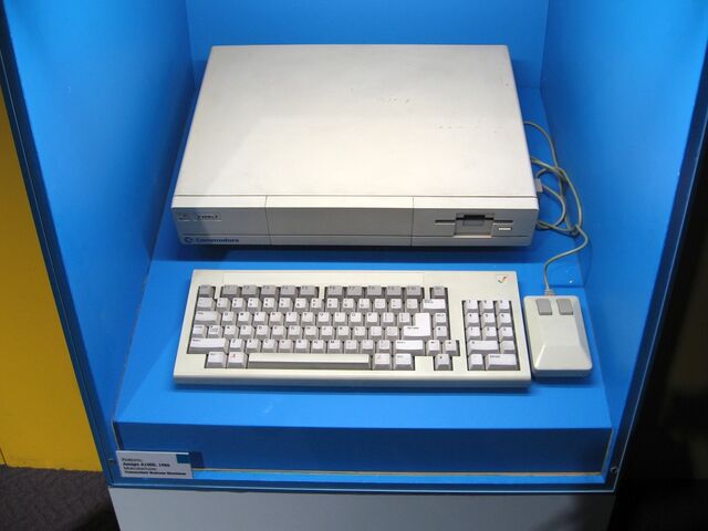 File:Commodore+Amiga+1000-8249.jpg