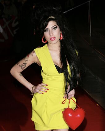 amy winehouse yellow dress