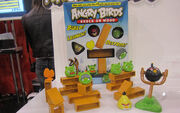 Angry-birds-knock-on-wood