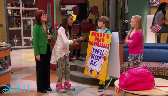 When did olive and dixon start dating on ant farm