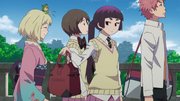 Izumo tratando a Shiemi como esclava
