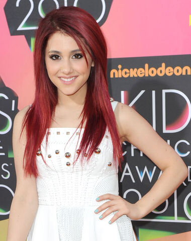 File:2010 KCA, ariana with hand on her waist.jpg