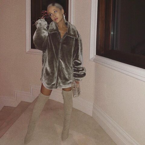 File:Ariana Grande Instagram 12-12-17.jpg