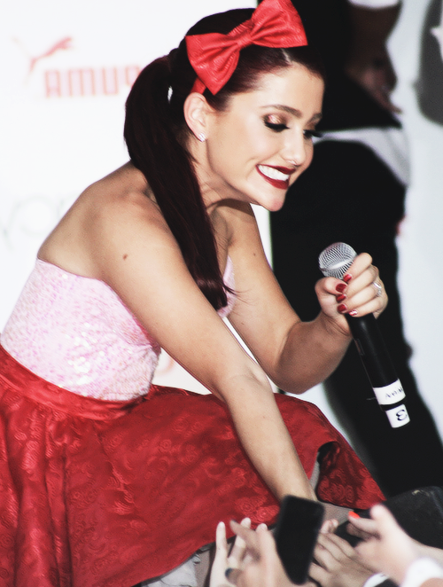 Image - Tumblr mpsbafyzMQ1rq163po1 500.png | Ariana Grande Wiki