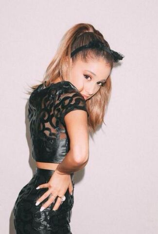 File:Ariana Grande kitty 2014 - Jones Crow (4).jpg