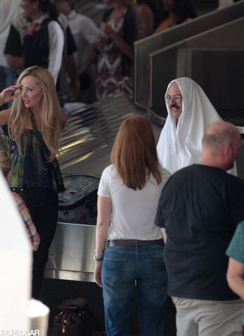 File:4x05 - Portia de Rossi and David Cross 01.jpg