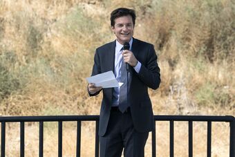Arrested Development Season 1 Episode 8 The Untethered Sole Arrested Development Wiki Fandom
