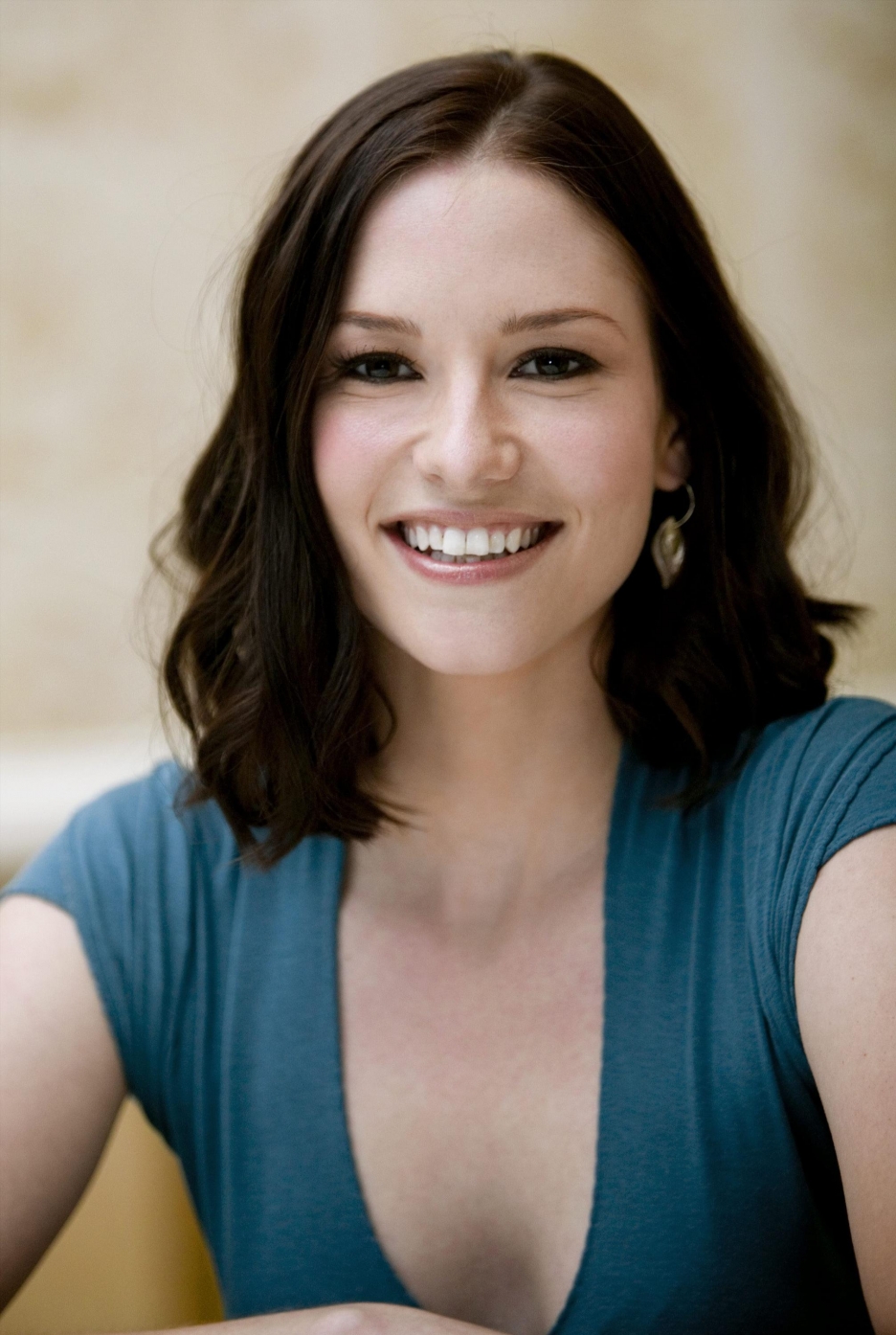 Chyler Leigh 7 A La Maison Chyler Leigh | Wiki ARROW France | FANDOM powered by Wikia