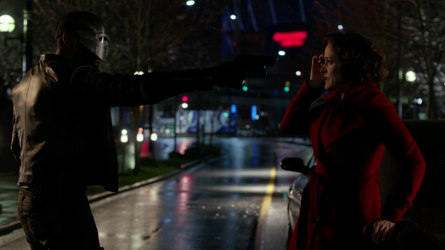 File:John Diggle threatening Ruvé Adams.png
