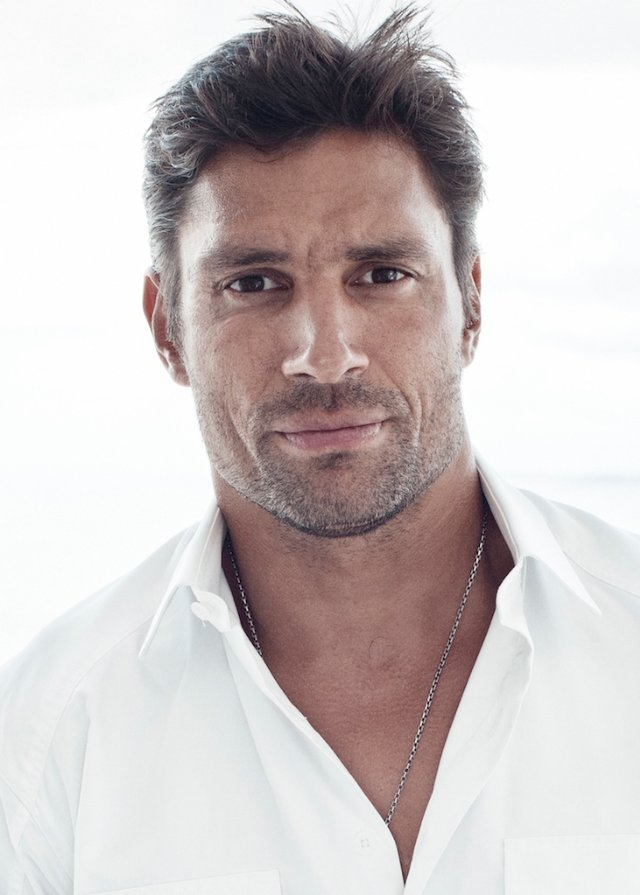 ¿Cuánto mide Manu Bennett? - Real height Latest?cb=20141019024558&path-prefix=es