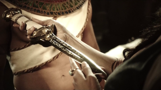 File:The Amon Dagger given to Priestess Chay-Ara for the first time.png