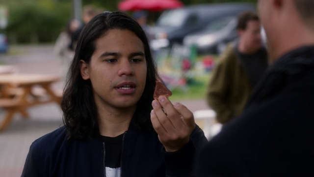 File:Cisco holds up a helbing.png
