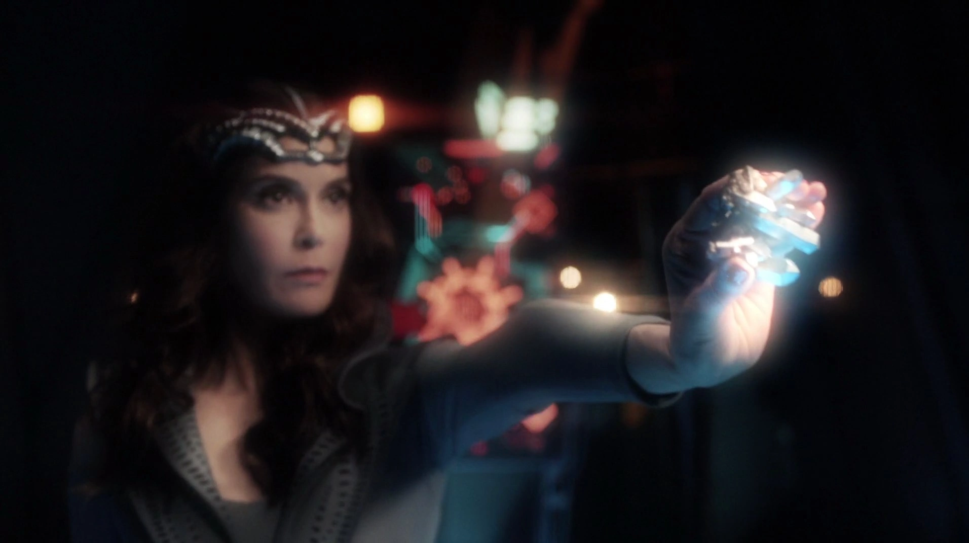 Супермен и криптонит. Королева рея супергерл. Криптонит. Криптонит камень. Lips like kryptonite.