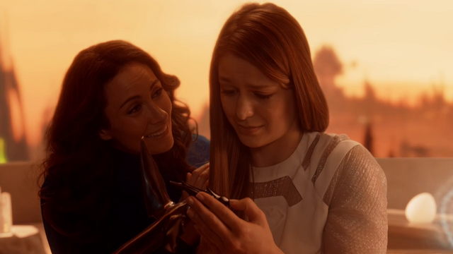 File:Kara inspects her carving.png