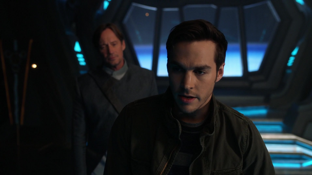 File:Mon-El with his father Lar Gand.png