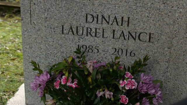 File:Laurel's grave.png