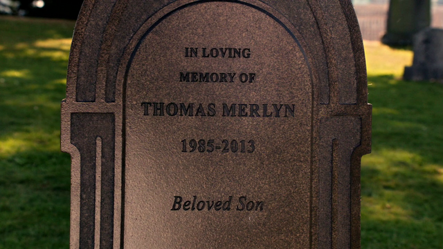 File:Tommy Merlyn's grave.png