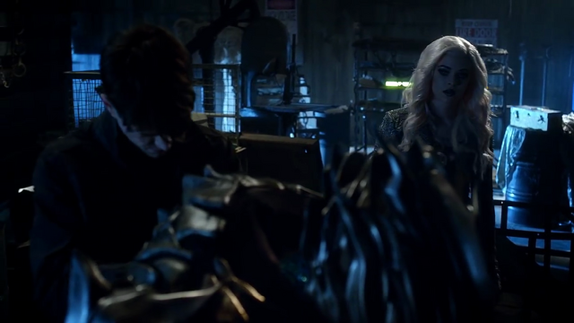 File:Savitar and Killer Frost.png
