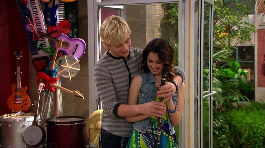 are austin and ally dating in eason 2