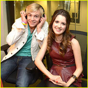Ross lynch ist von laura marano j14