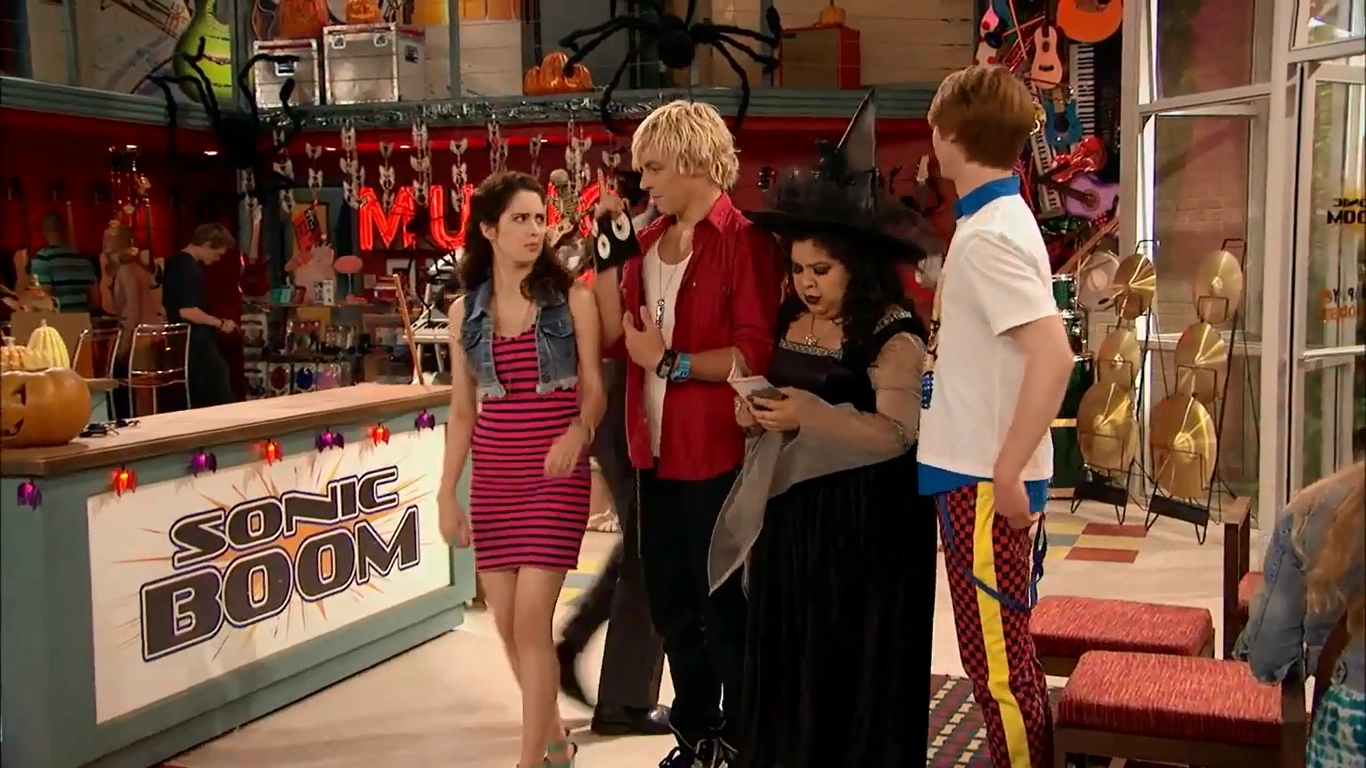 Image Costumes & Courage (232).png Austin & Ally Wiki FANDOM