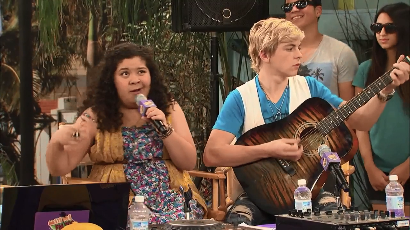 what episode do austin and ally first kiss