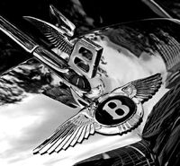 649px-Bentley badge and hood ornament-BW