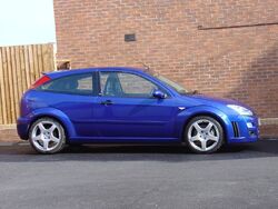 800px-Ford Focus RS Side View