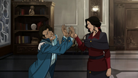 Asami blesse Varrick