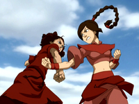 Suki et Ty Lee combat