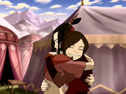 Ty Lee abraza a Azula