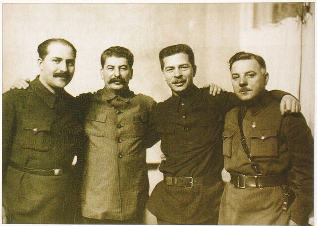 Файл:Каганович Сталин Постышев Ворошилов.jpg
