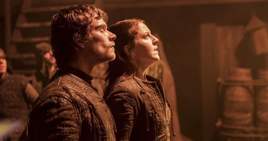 Theon Greyjoy and Yara Greyjoy await Euron Greyjoy's attack
