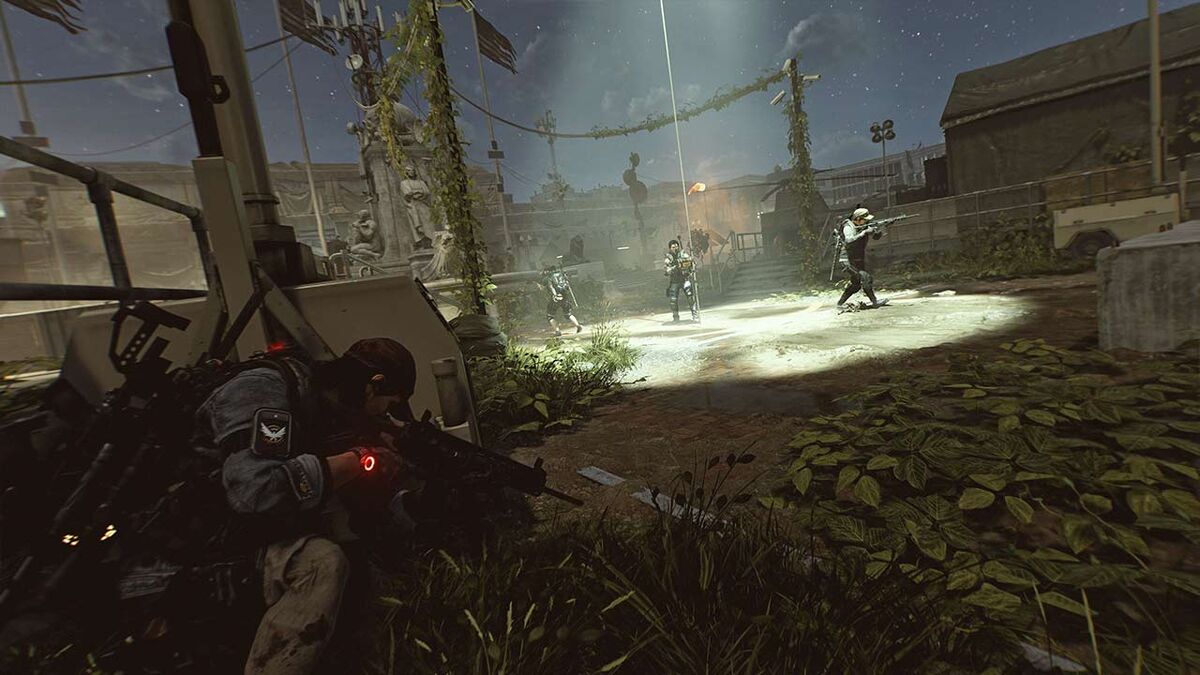 One player considers killing three other players in the Dark Zone