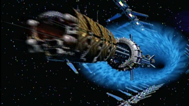 Datei:Cortez passiert das Hyperraumsprungtor von Babylon 5.jpg