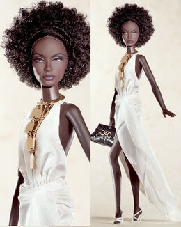 Modelmoment nichelle large