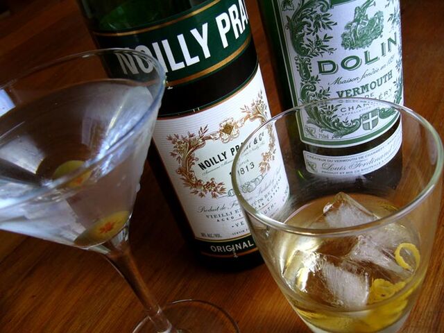 File:Dry Vermouth.jpg
