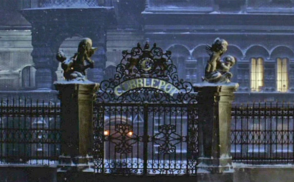 Cobblepot Manor Batman Wiki Fandom