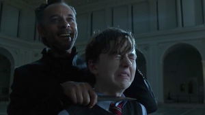 Ra's toma a Alex como rehen