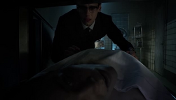 Ed da con el cadavér