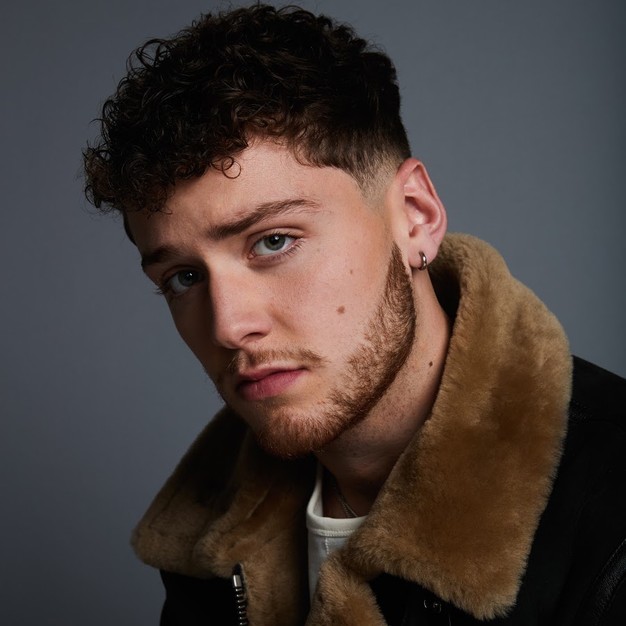 Bazzi 2020: Girlfriend, net worth, tattoos, smoking & body facts - Taddlr