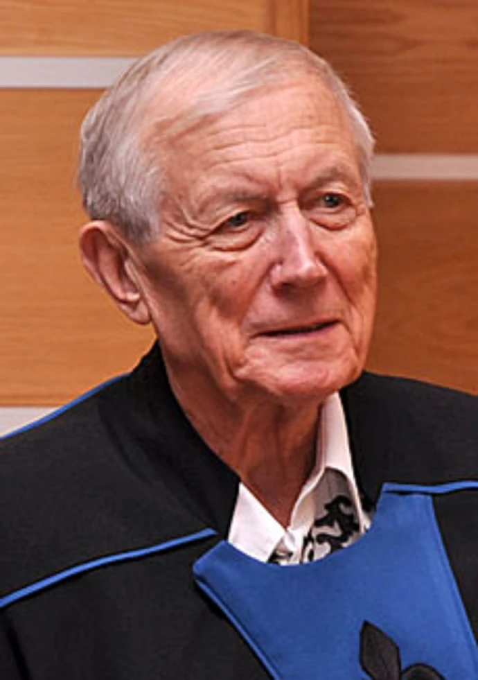 Imagen Yevgueni Yevtushenko.jpg Biblioteca Virtual Wikia FANDOM