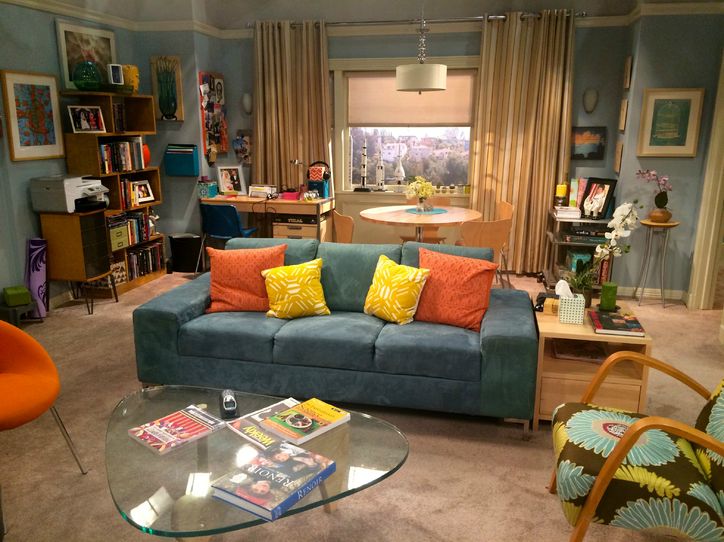 howard wolowitz living room